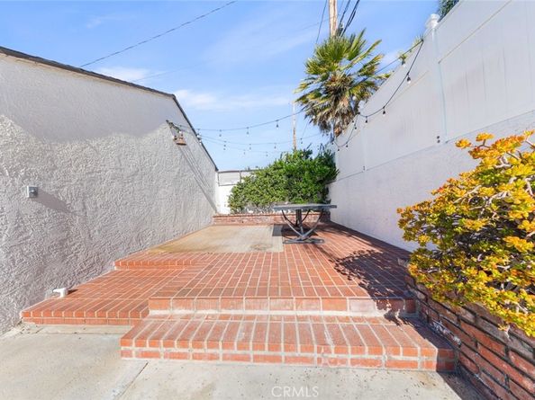 2950 N Lincoln Street, Burbank CA 91504