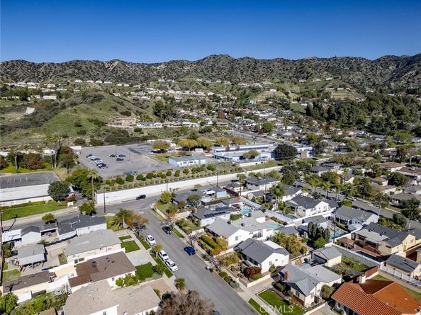 2950 N Lincoln Street, Burbank CA 91504