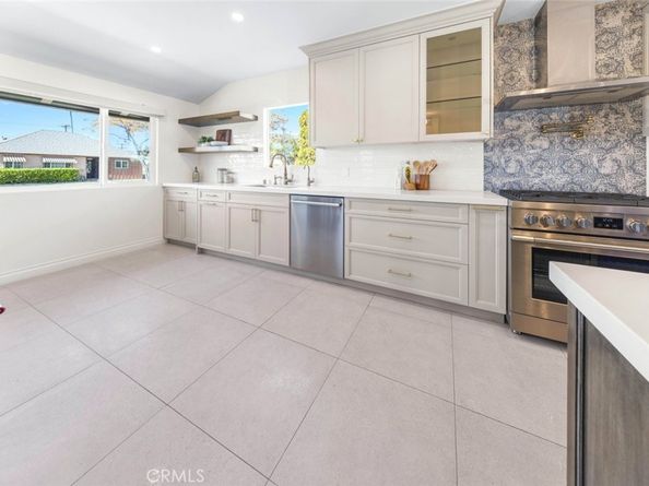 2950 N Lincoln Street, Burbank CA 91504