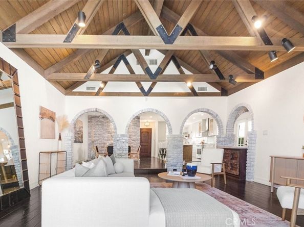 2950 N Lincoln Street, Burbank CA 91504