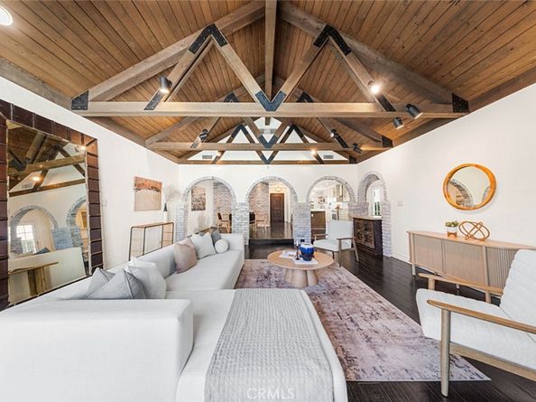 2950 N Lincoln Street, Burbank CA 91504