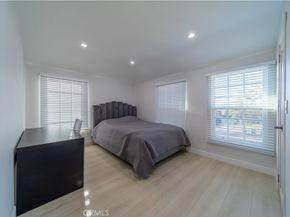 902 E WALNUT Avenue, Burbank CA 91501