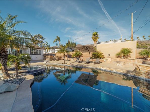 902 E WALNUT Avenue, Burbank CA 91501