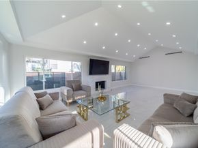 902 E WALNUT Avenue, Burbank CA 91501