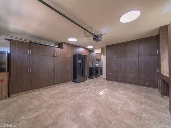 902 E WALNUT Avenue, Burbank CA 91501