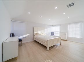 902 E WALNUT Avenue, Burbank CA 91501