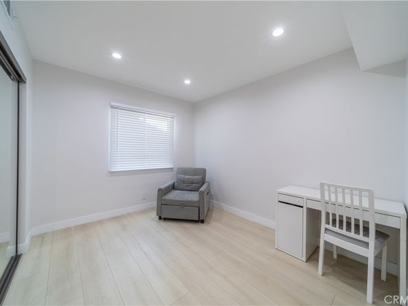 902 E WALNUT Avenue, Burbank CA 91501