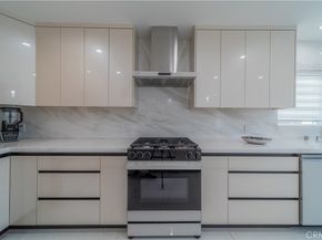 902 E WALNUT Avenue, Burbank CA 91501