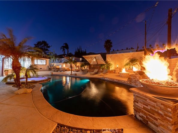 902 E WALNUT Avenue, Burbank CA 91501