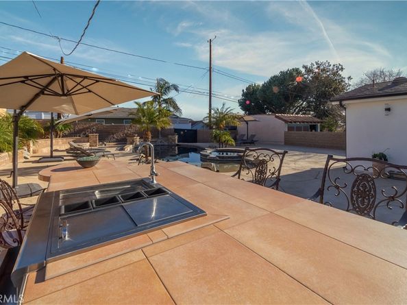 902 E WALNUT Avenue, Burbank CA 91501