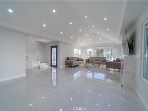 902 E WALNUT Avenue, Burbank CA 91501