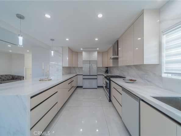 902 E WALNUT Avenue, Burbank CA 91501