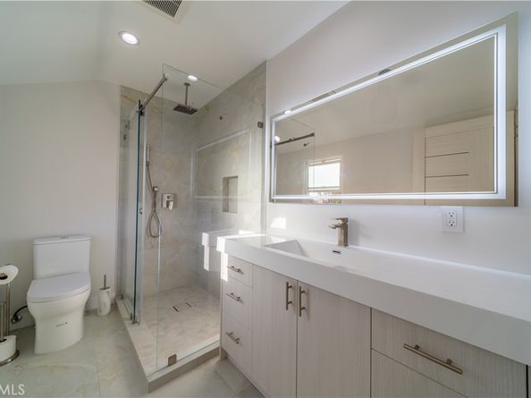 902 E WALNUT Avenue, Burbank CA 91501