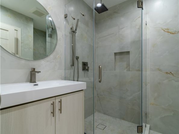 902 E WALNUT Avenue, Burbank CA 91501