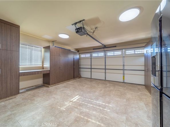 902 E WALNUT Avenue, Burbank CA 91501