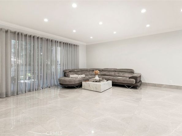 7901 Via Stefano, Burbank CA 91504