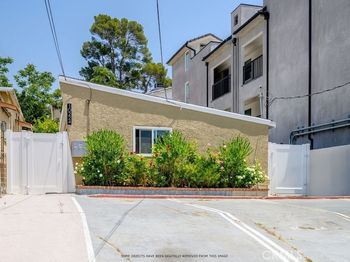10224 Fernglen Avenue