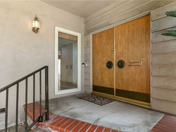 648 Uclan Drive, Burbank CA 91504