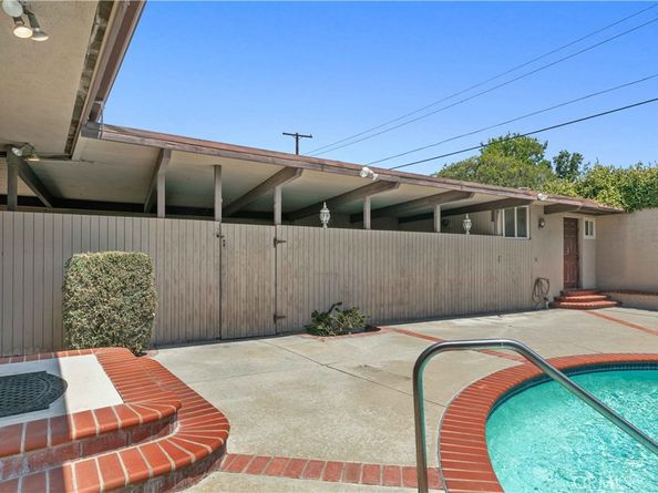 648 Uclan Drive, Burbank CA 91504
