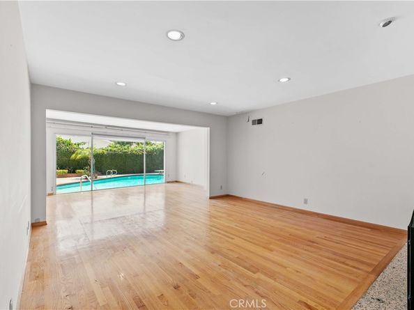 648 Uclan Drive, Burbank CA 91504