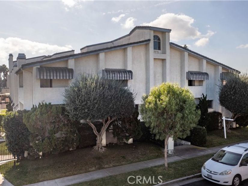 4452 Howard Avenue 10, Los Alamitos, CA 90720 For Sale