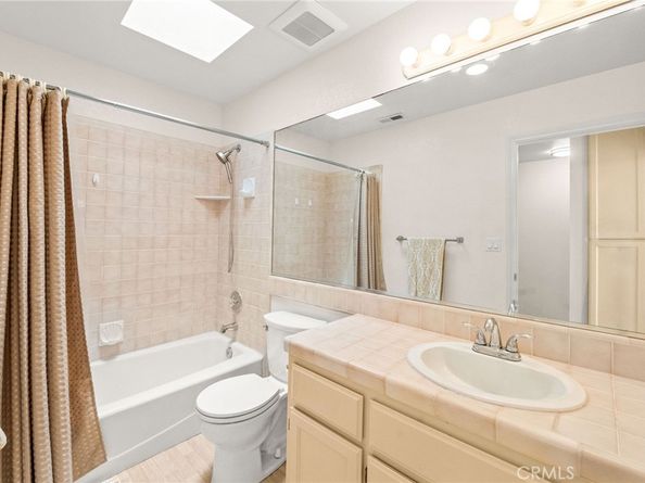 1534 Marcelina B, Torrance CA 90501