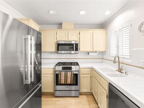 1534 Marcelina B, Torrance CA 90501