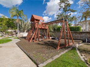 2205 N Catalina Street, Los Angeles CA 90027