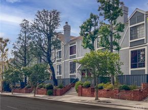 18100 Burbank 11, Tarzana CA 91356