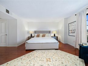 18100 Burbank 11, Tarzana CA 91356