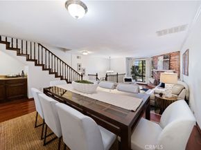 18100 Burbank 11, Tarzana CA 91356