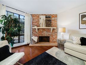 18100 Burbank 11, Tarzana CA 91356