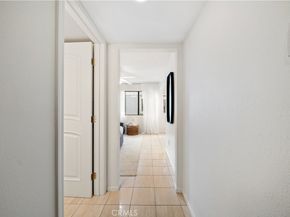 18100 Burbank 11, Tarzana CA 91356