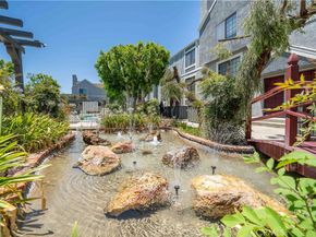 18100 Burbank 11, Tarzana CA 91356