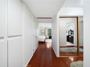 18100 Burbank 11, Tarzana CA 91356