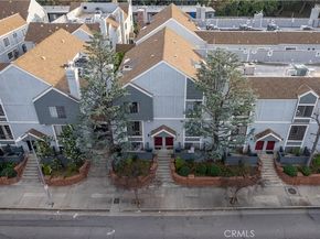 18100 Burbank 11, Tarzana CA 91356