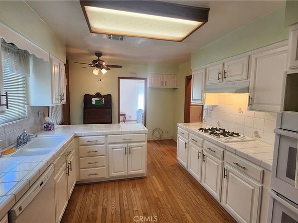 9943 Kester, San Fernando CA 91345
