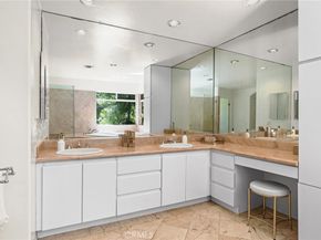10055 Reevesbury Drive, Beverly Hills CA 90210