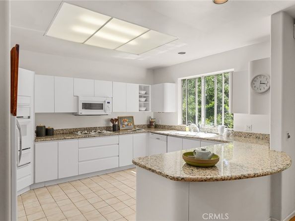 10055 Reevesbury Drive, Beverly Hills CA 90210