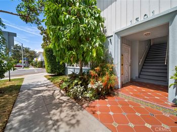 100 Esperanza Avenue