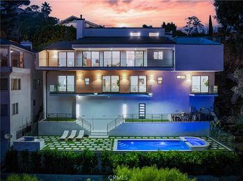 8566 Hollywood Boulevard