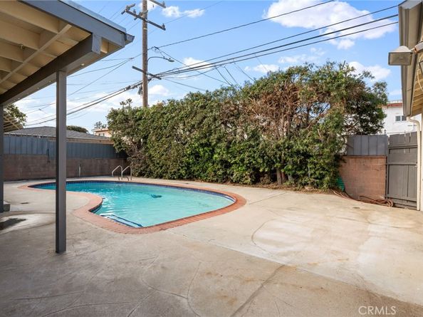 10525 S 8th Avenue, Inglewood CA 90303