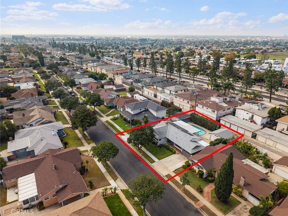 10525 S 8th Avenue, Inglewood CA 90303