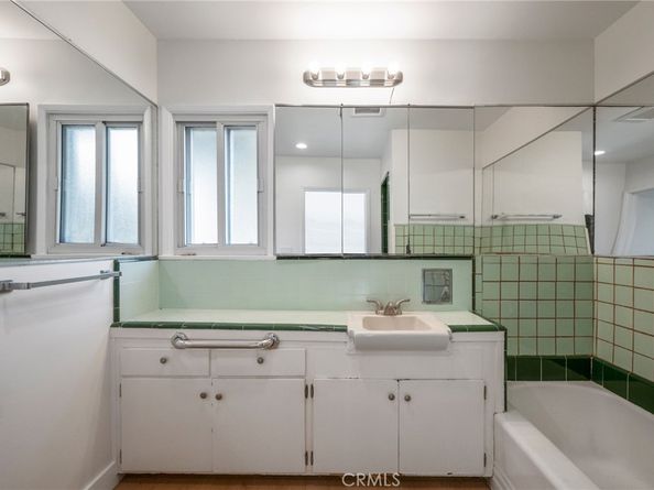 10525 S 8th Avenue, Inglewood CA 90303