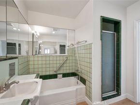 10525 S 8th Avenue, Inglewood CA 90303