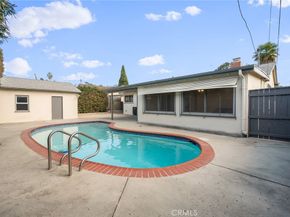 10525 S 8th Avenue, Inglewood CA 90303