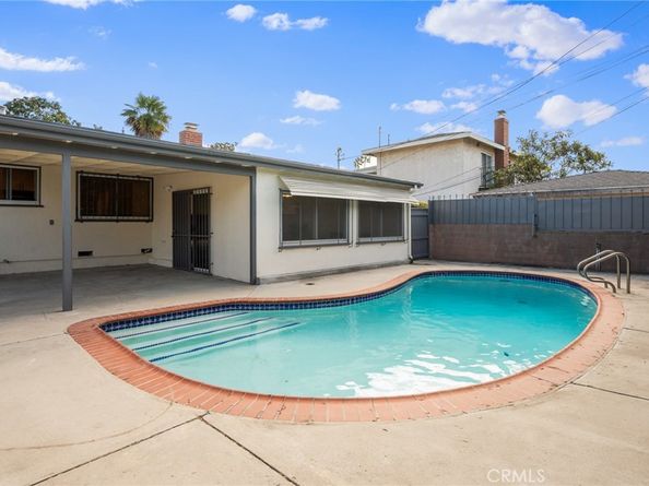 10525 S 8th Avenue, Inglewood CA 90303