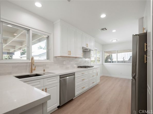 10525 S 8th Avenue, Inglewood CA 90303