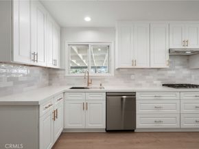 10525 S 8th Avenue, Inglewood CA 90303
