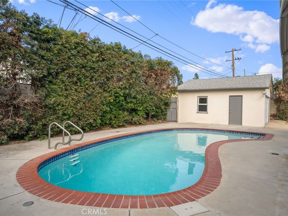 10525 S 8th Avenue, Inglewood CA 90303